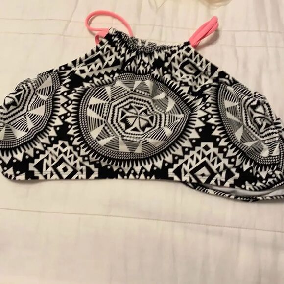 Bikini   - Picture 1 of 3